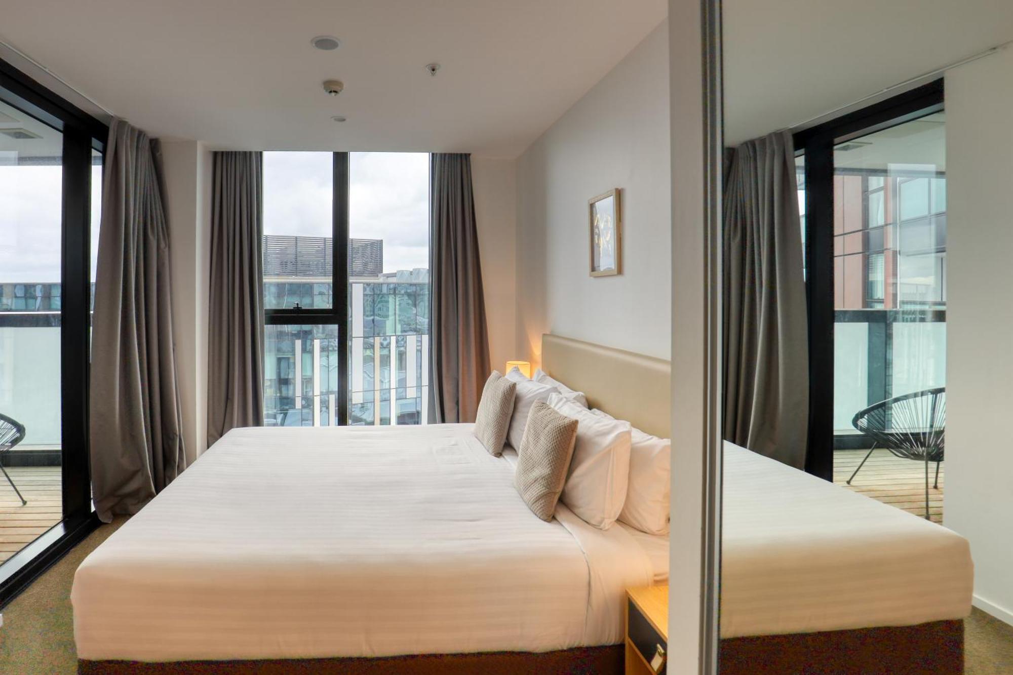 Ramada Suites By Wyndham Victoria Street West Auckland Bagian luar foto