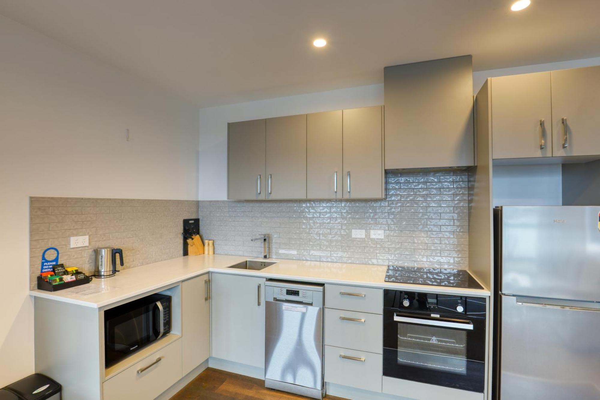 Ramada Suites By Wyndham Victoria Street West Auckland Bagian luar foto